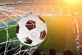 克罗斯观战湖人与东契奇合影：更喜欢看你穿蓝色球衣